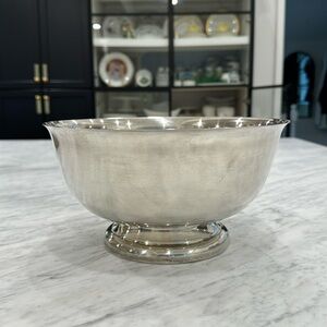 VINTAGE Medium Hotel Silver-plate footed bowl; Paul Revere style